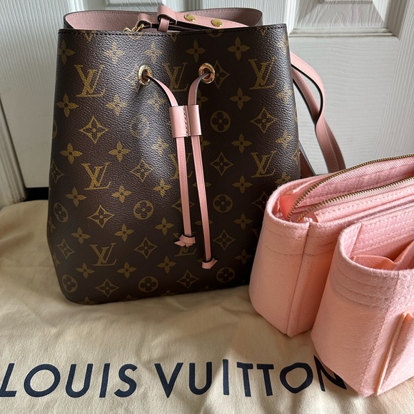 Louis Vuitton Neonoe - Picture 9 of 15